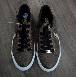 GBG Los Angeles  Sneakers